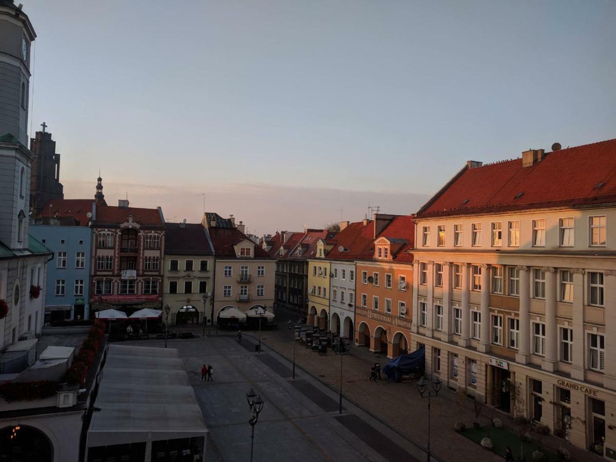 Apartament Z Widokiem Na Rynek Lägenhet Gliwice Exteriör bild